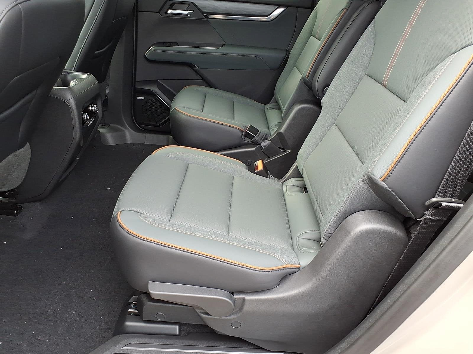 New 2027 GMC Acadia AT4 w/ Luxury Package AWD/4WD image 12