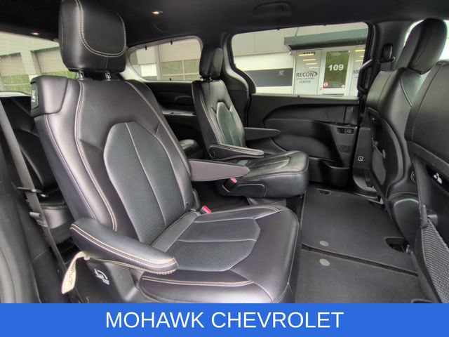 Used 2022 Chrysler Pacifica Touring-L w/ S Appearance Package AWD/4WD image 27