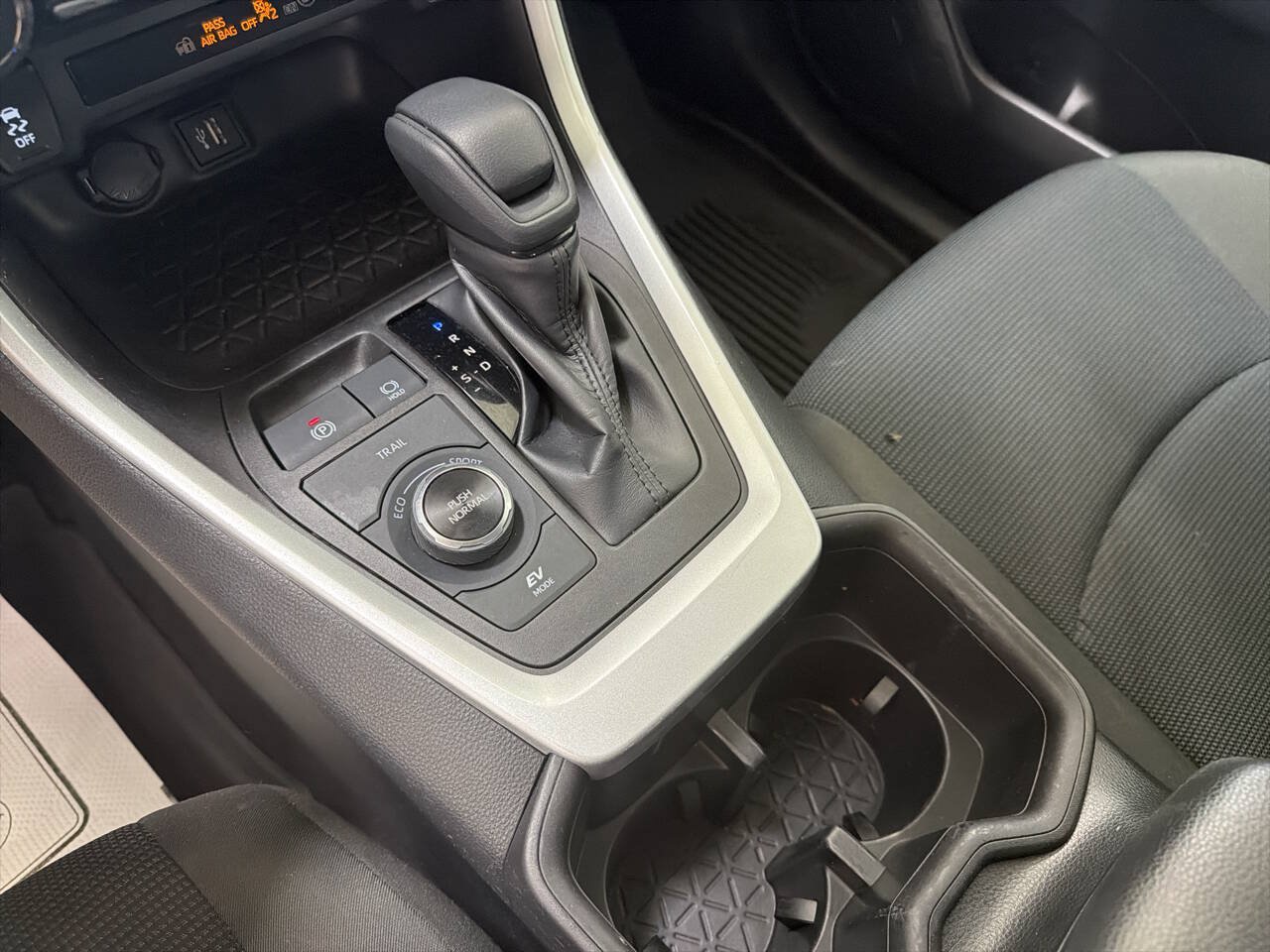 Used 2023 Toyota RAV4 LE AWD/4WD image 10