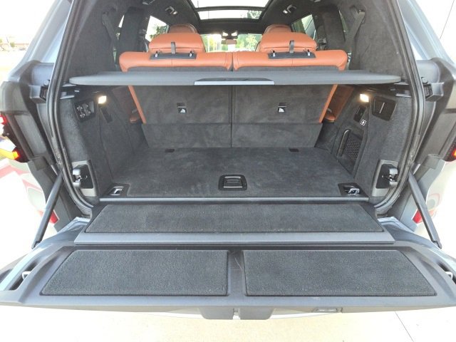 Used 2023 BMW X7 M60i w/ Executive Package image 31