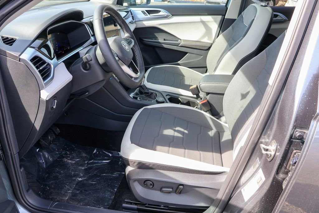 New 2025 Volkswagen Taos SE image 21