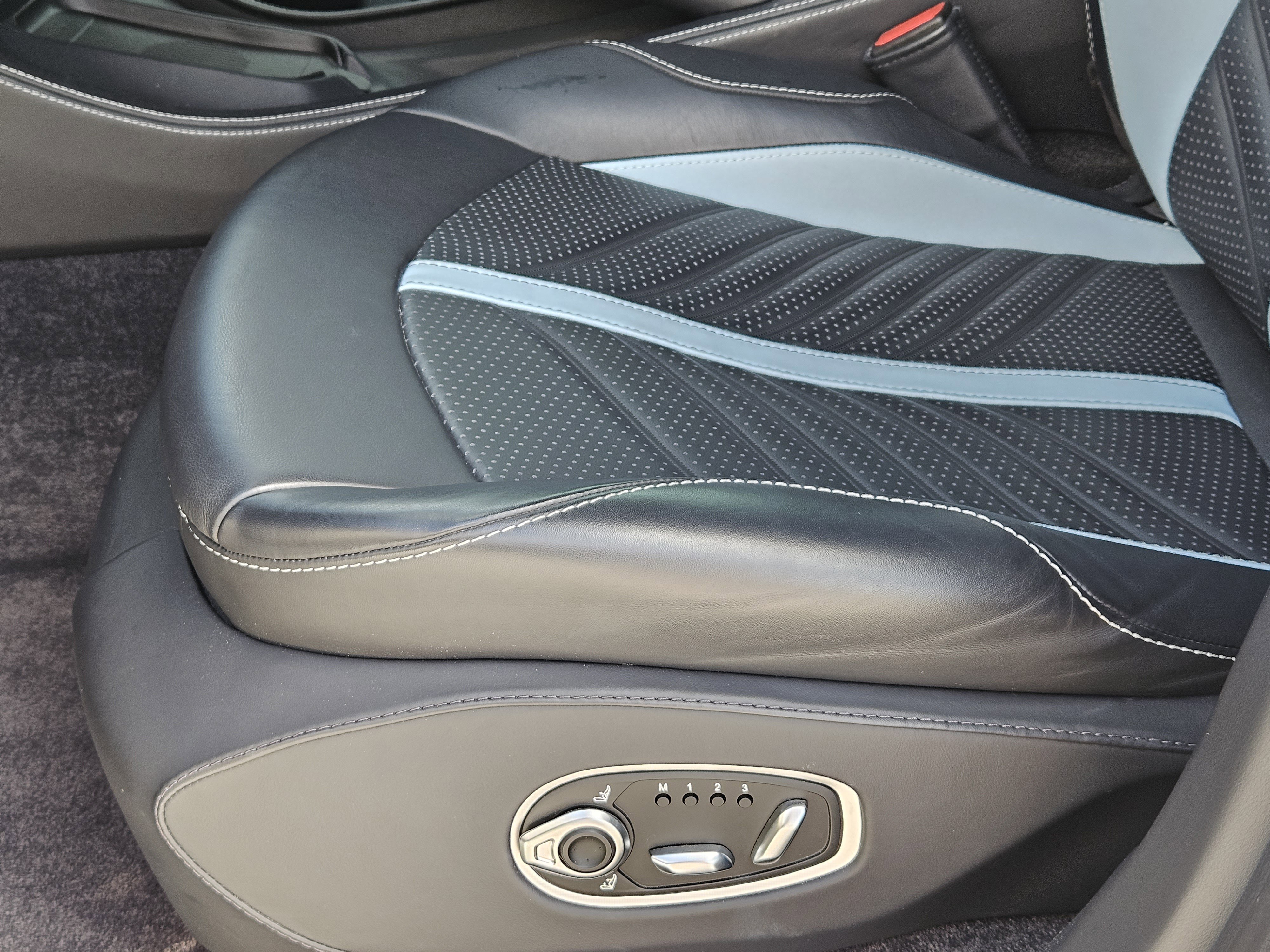 Used 2023 Aston Martin DBX 707 image 25