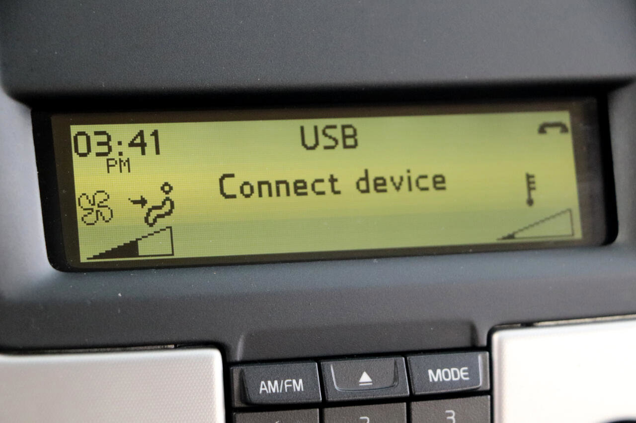 Used 2011 Volvo V50 T5 image 25