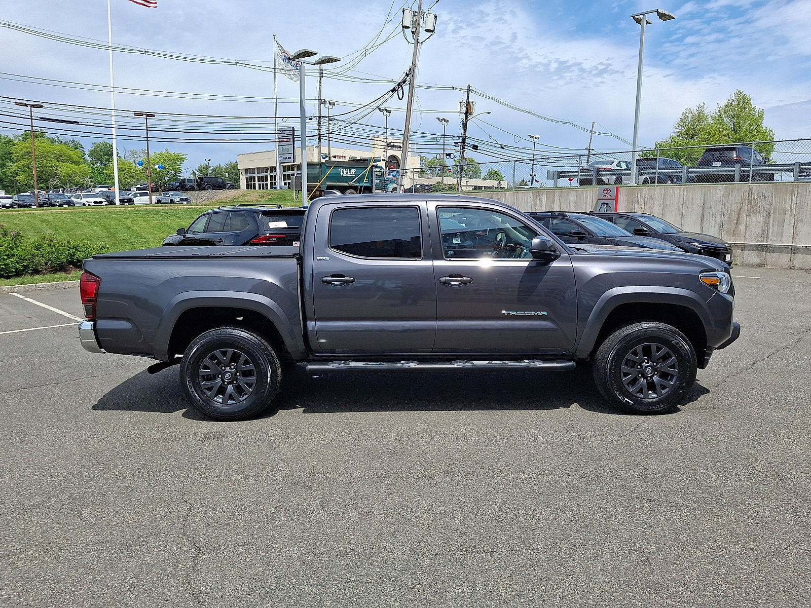 Certified 2023 Toyota Tacoma SR5 AWD/4WD image 7