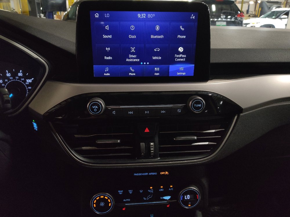 Used 2020 Ford Escape SE image 25