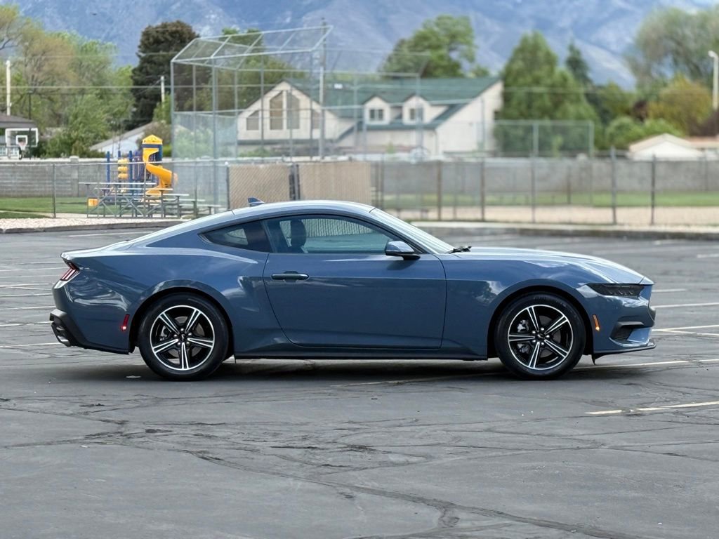 Used 2025 Ford Mustang Coupe RWD image 4