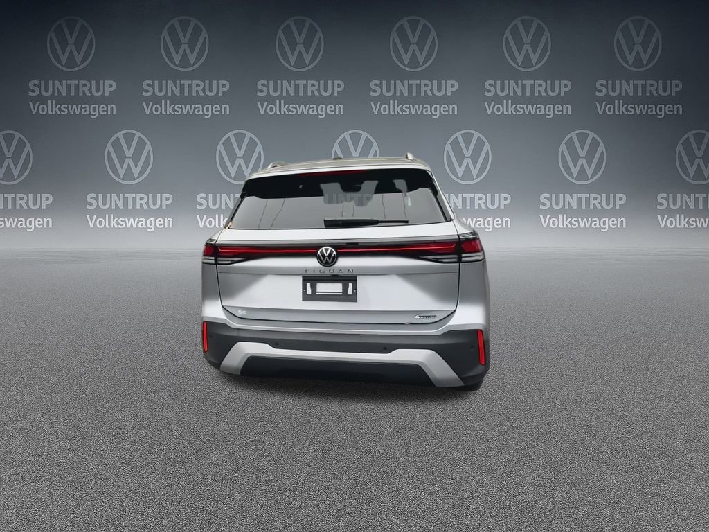 New 2025 Volkswagen Tiguan SE image 18