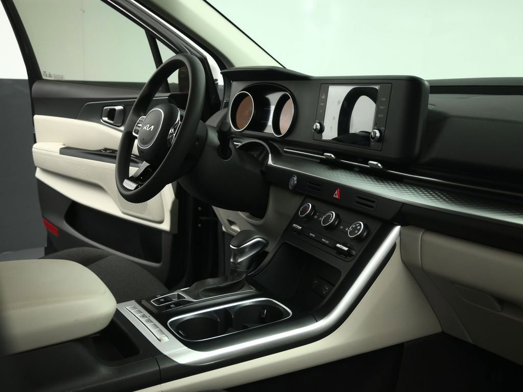 Used 2024 Kia Carnival LX image 60