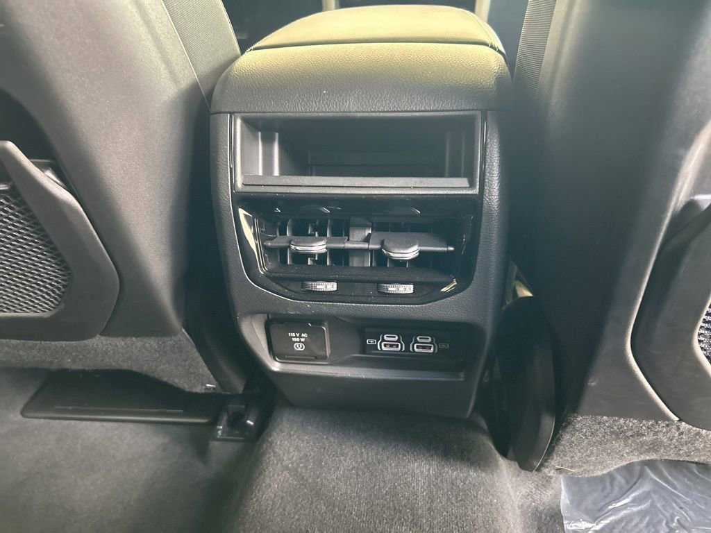 Used 2025 Jeep Grand Cherokee Altitude RWD image 31