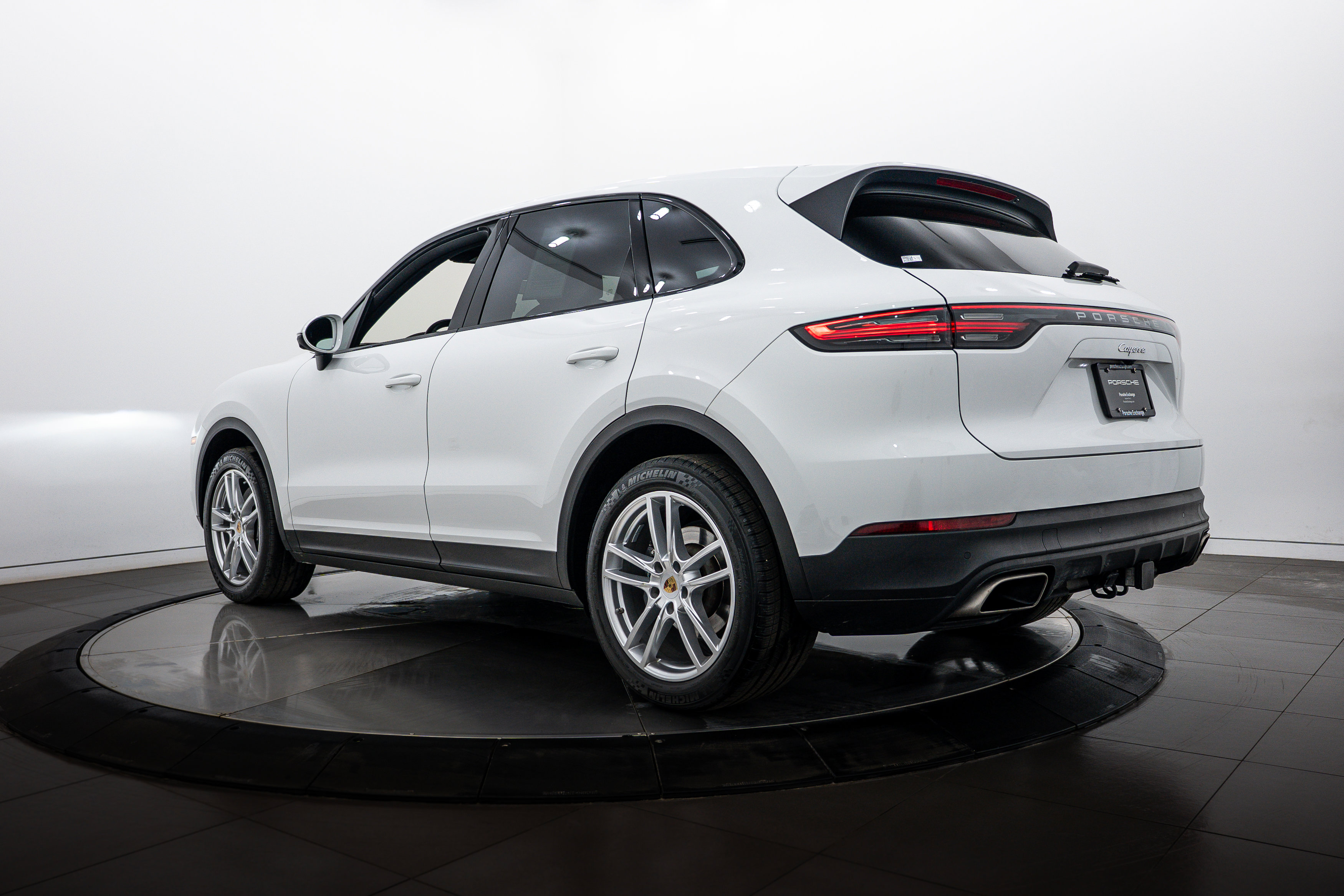 Certified 2023 Porsche Cayenne image 3