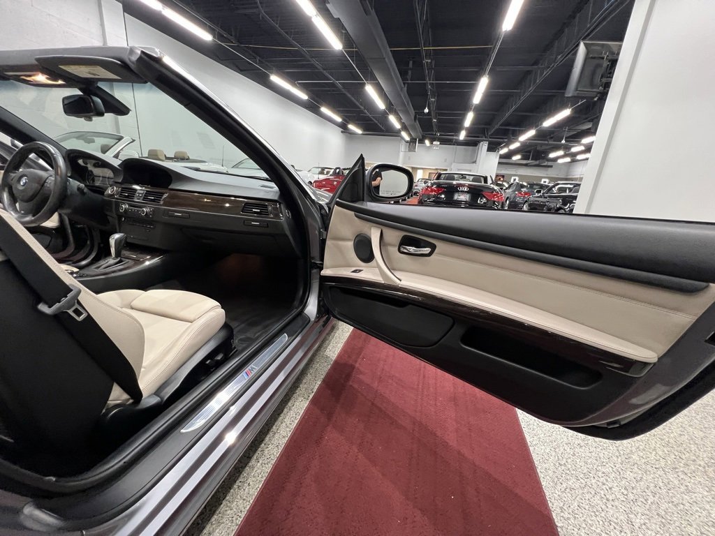 Used 2013 BMW 335i Convertible image 42