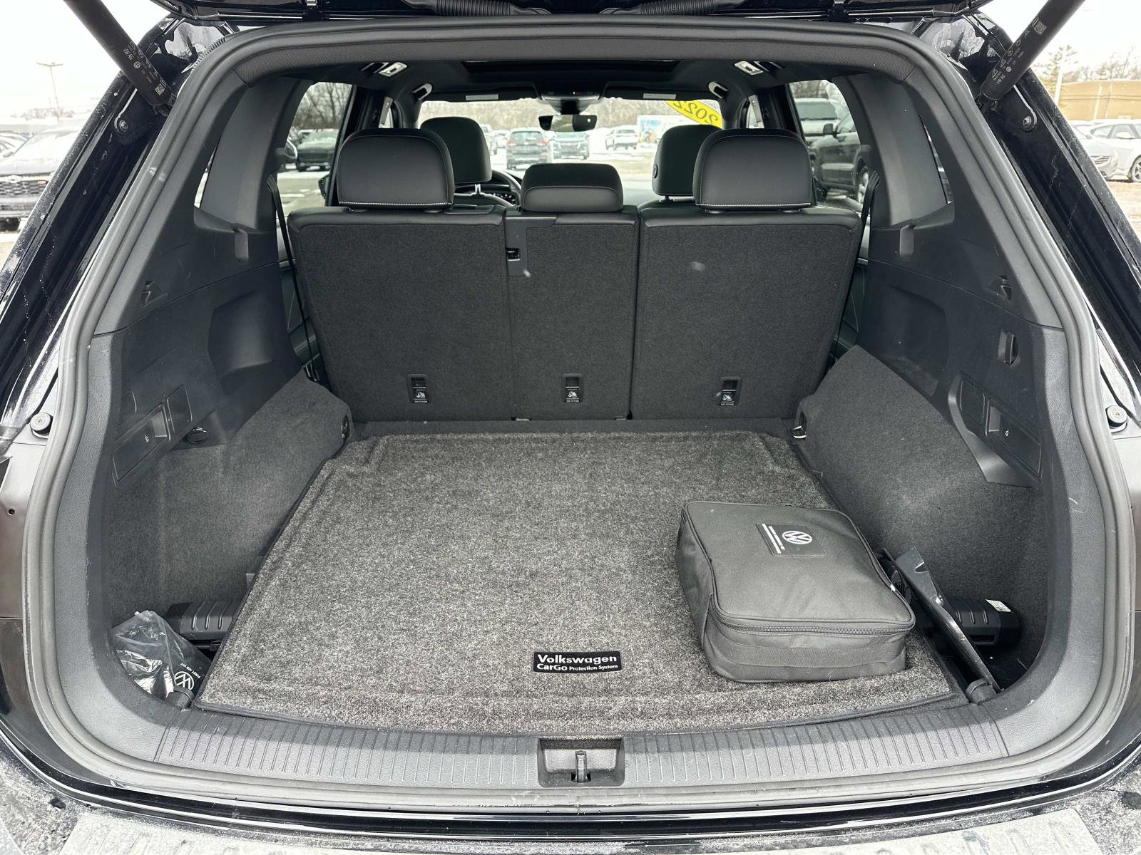 Used 2022 Volkswagen Tiguan SEL R-Line image 10