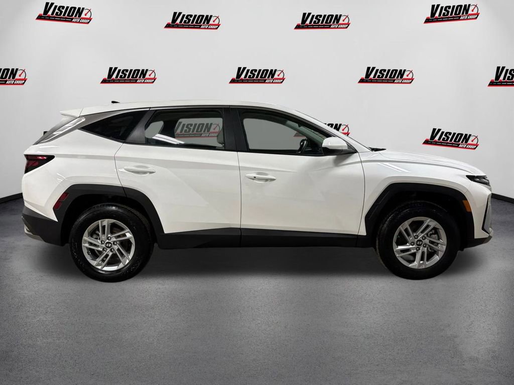 Certified 2025 Hyundai Tucson SE image 4