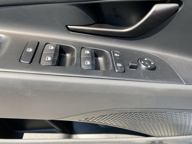 New 2025 Hyundai Elantra SEL image 11