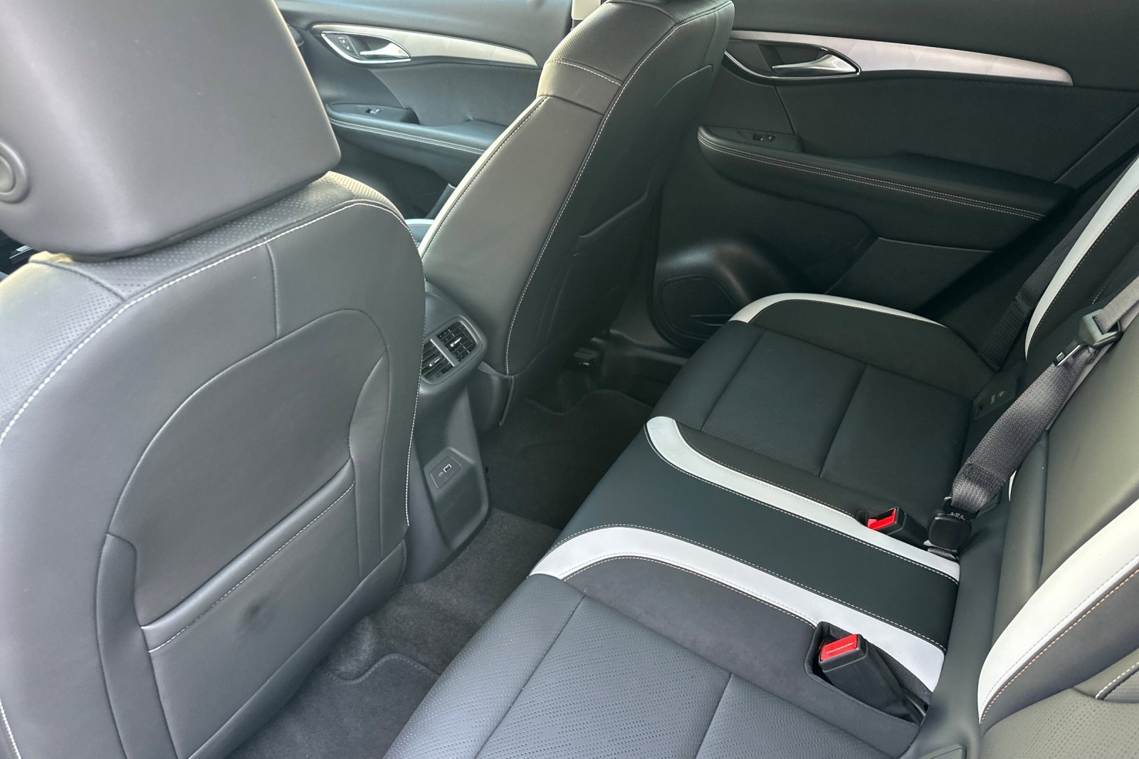 Used 2025 Buick Envision Sport Touring image 15