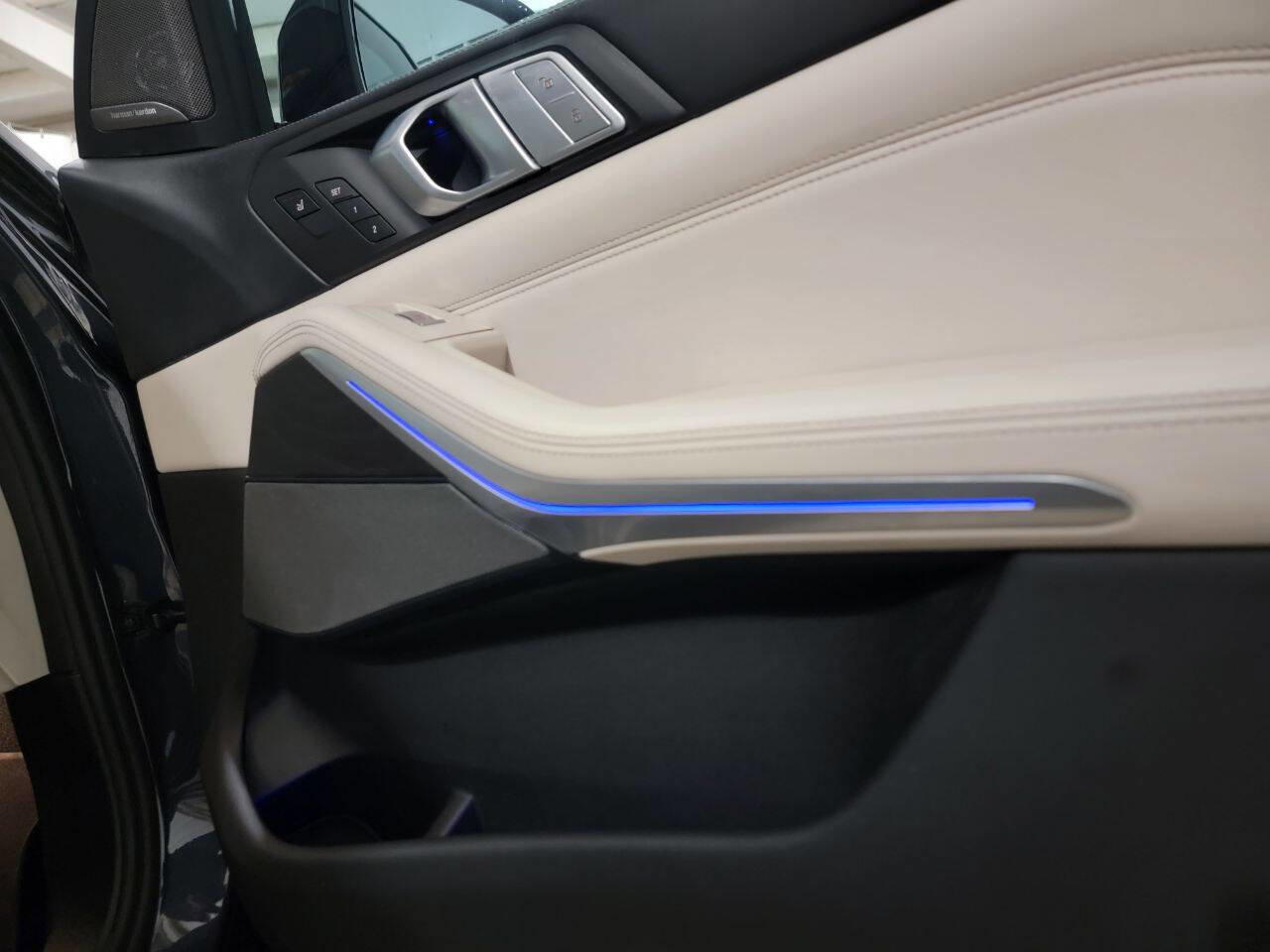 Used 2021 BMW X7 xDrive40i w/ Executive Package AWD/4WD image 34