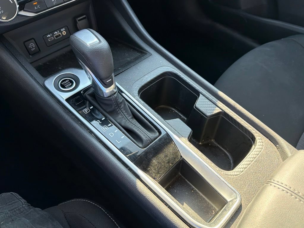 Used 2025 Nissan Sentra SV FWD image 33