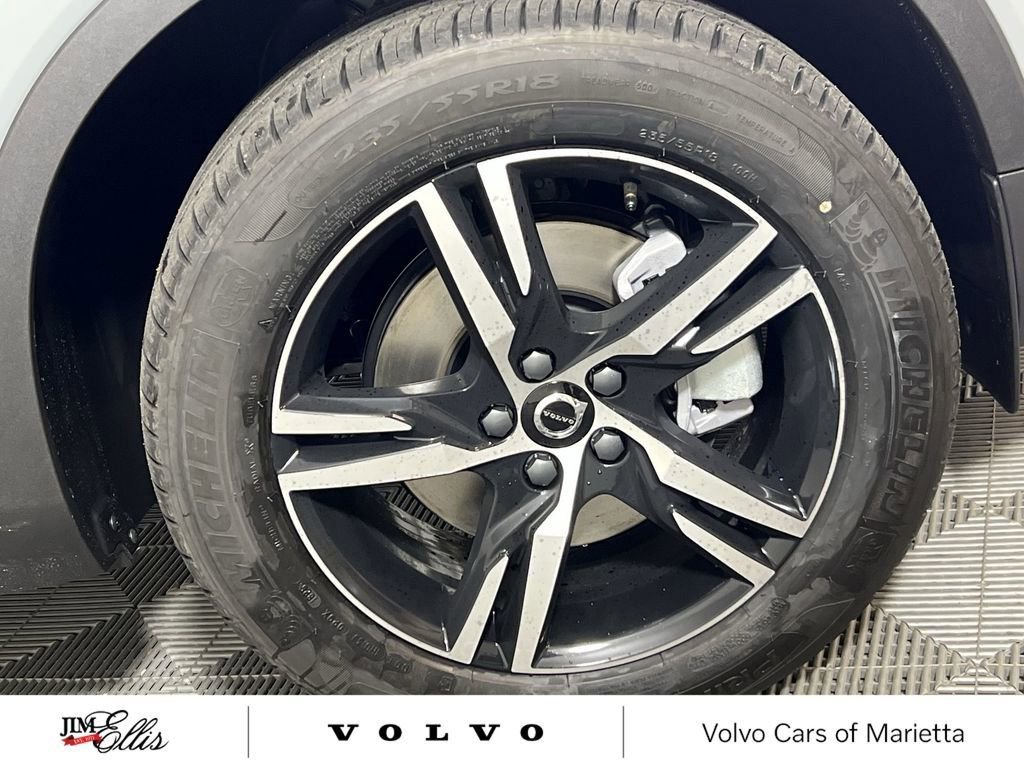 Certified 2026 Volvo XC40 B4 Core FWD image 16