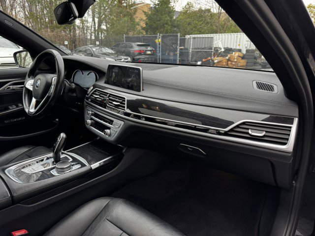 Used 2017 BMW 740i RWD image 28