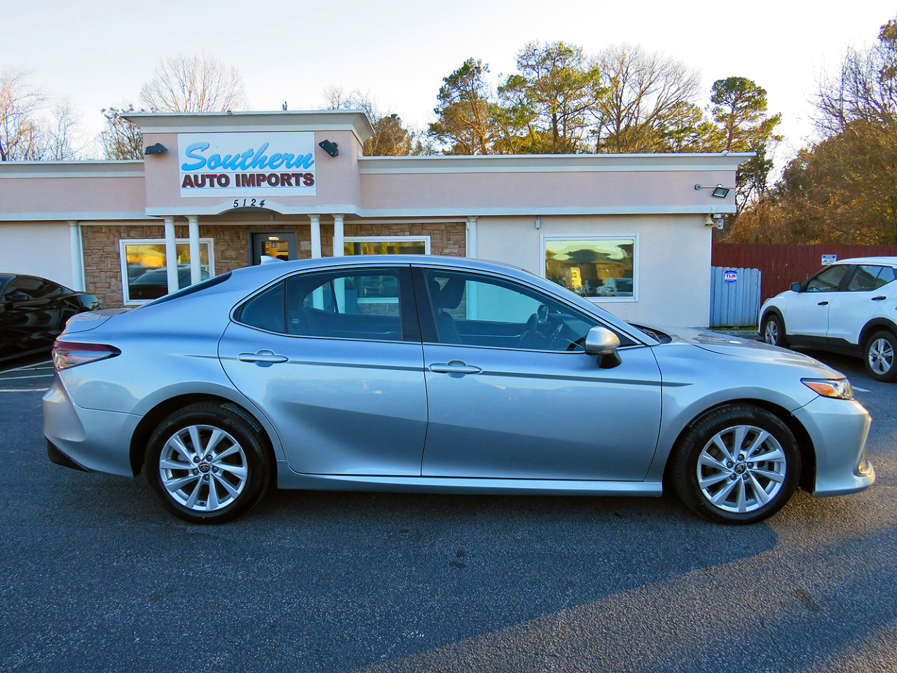 Used 2021 Toyota Camry LE image 6
