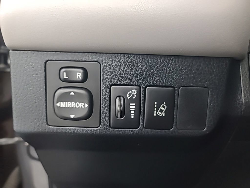 Used 2018 Toyota RAV4 XLE w/ Plus Extra Value Package FWD image 27