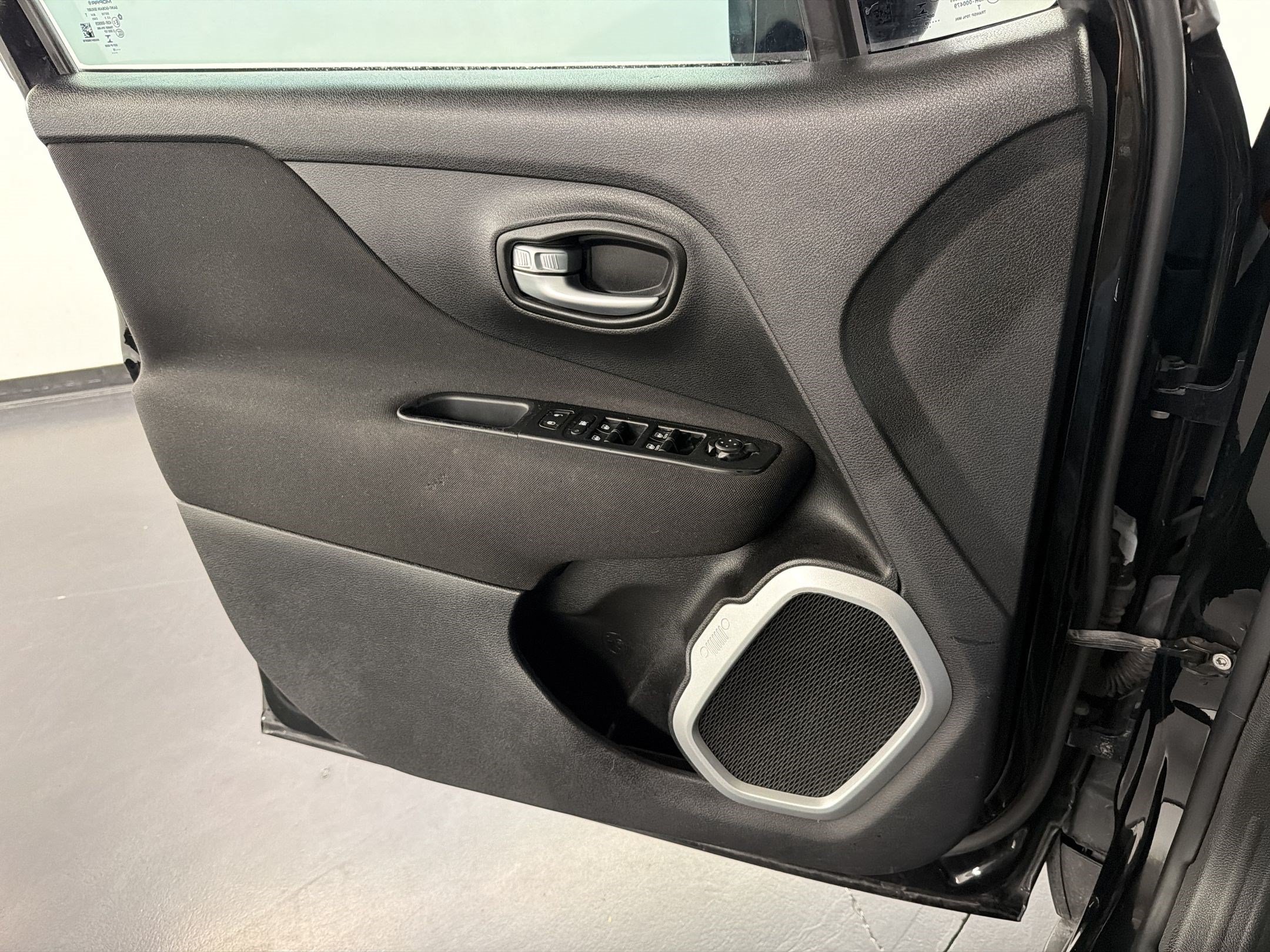 Used 2019 Jeep Renegade Sport FWD image 21