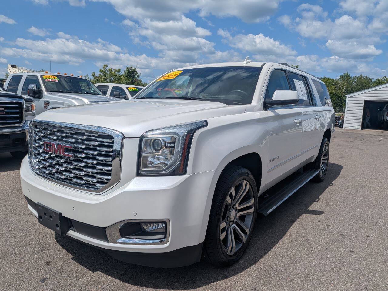 Used 2019 GMC Yukon XL Denali w/ Denali Ultimate Package AWD/4WD image 2