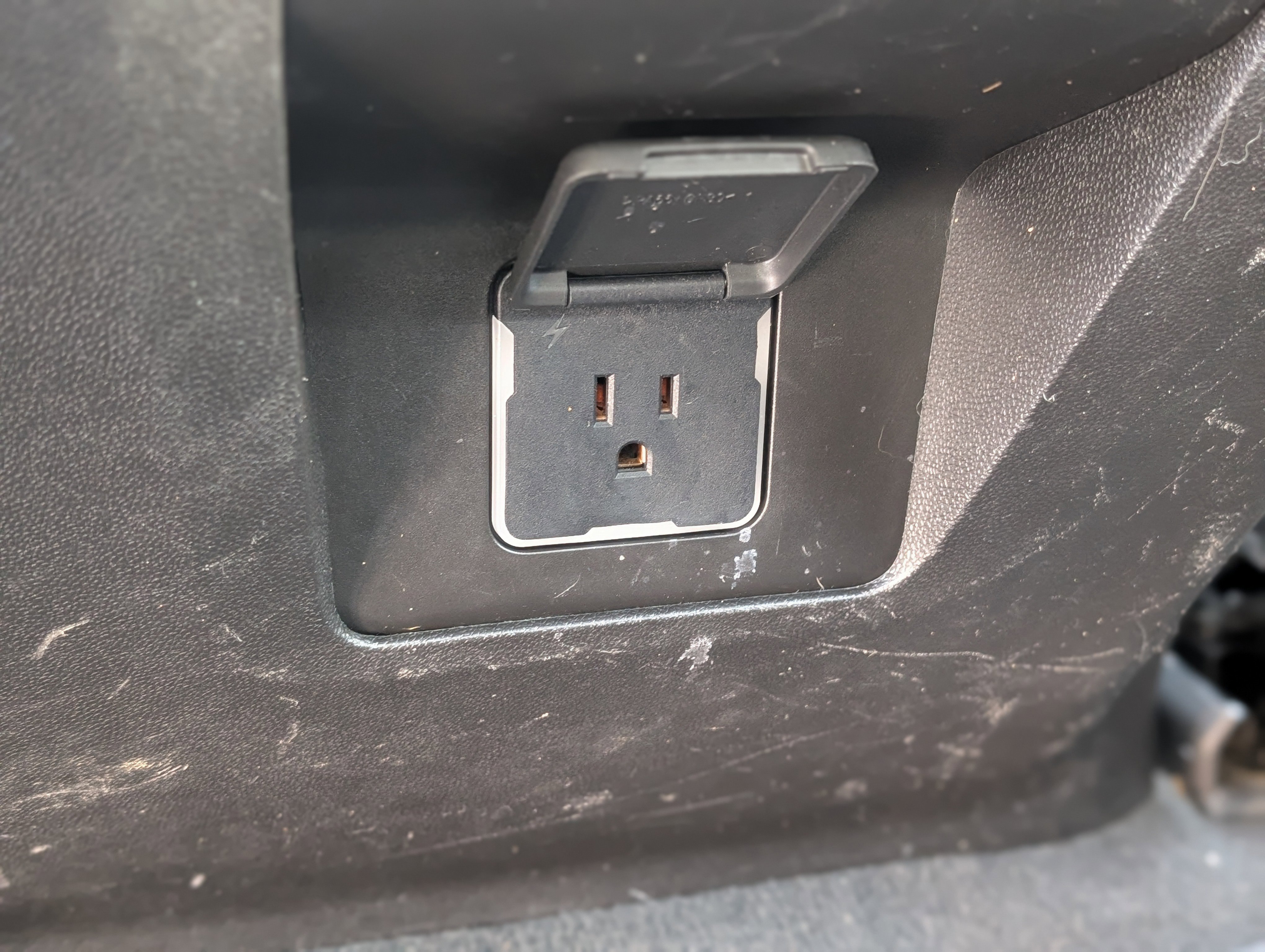 Used 2021 Chevrolet Suburban Z71 image 39