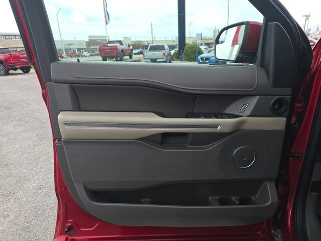 Used 2018 Ford Expedition XLT w/ Equipment Group 201A AWD/4WD image 11