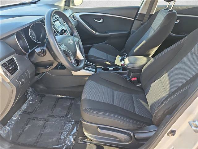 Used 2017 Hyundai Elantra GT FWD image 12