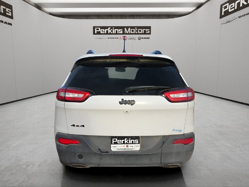 Used 2018 Jeep Cherokee Latitude w/ Altitude Package AWD/4WD image 4