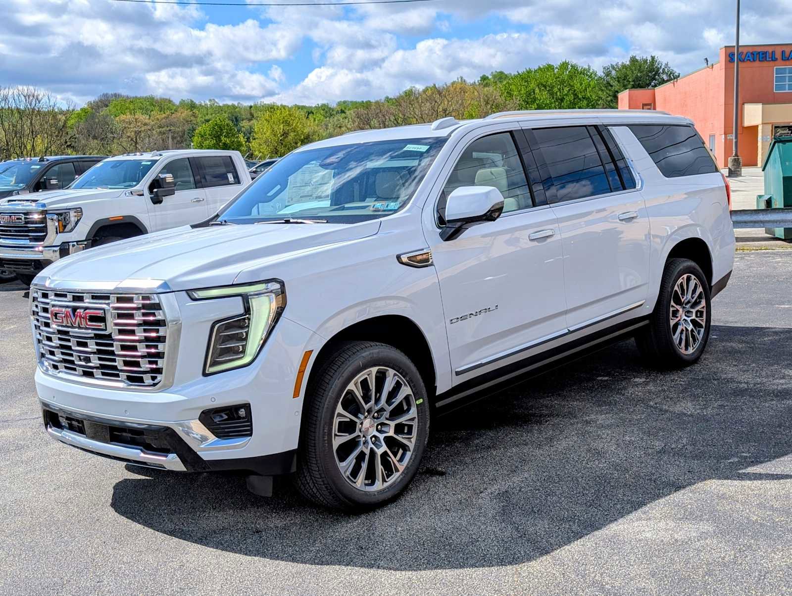 New 2026 GMC Yukon XL Denali w/ Denali Reserve Package AWD/4WD image 1