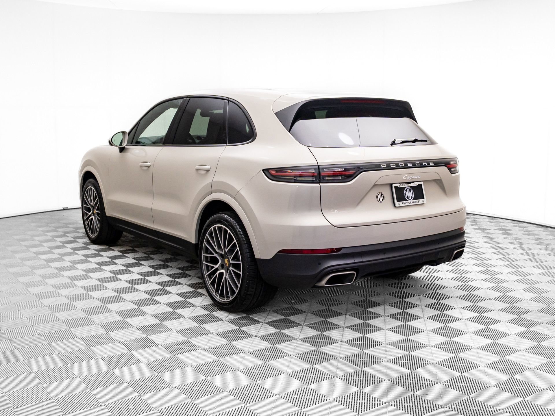 Certified 2023 Porsche Cayenne image 3