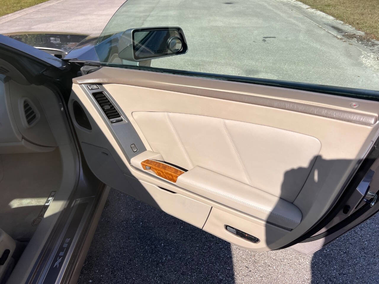 Used 2005 Cadillac XLR image 15