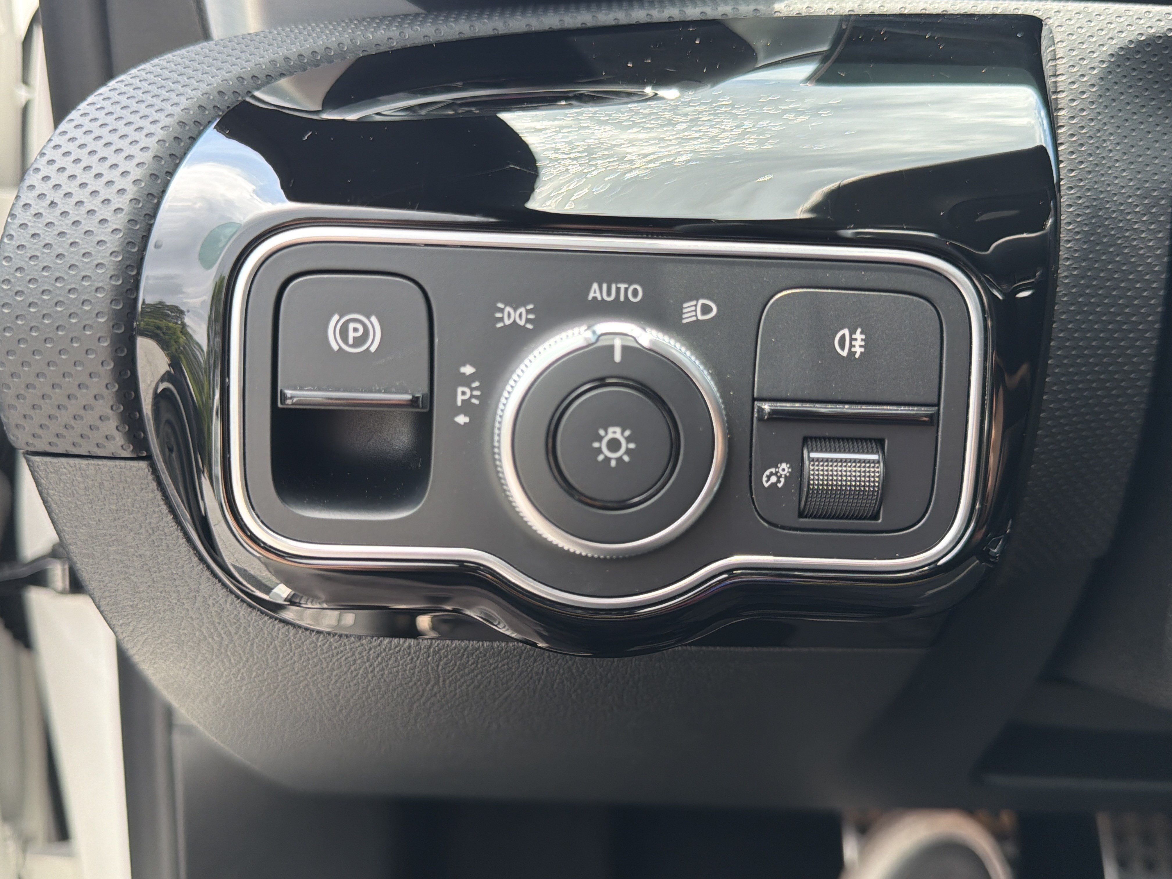 Used 2025 Mercedes-Benz CLA 250 4MATIC image 36