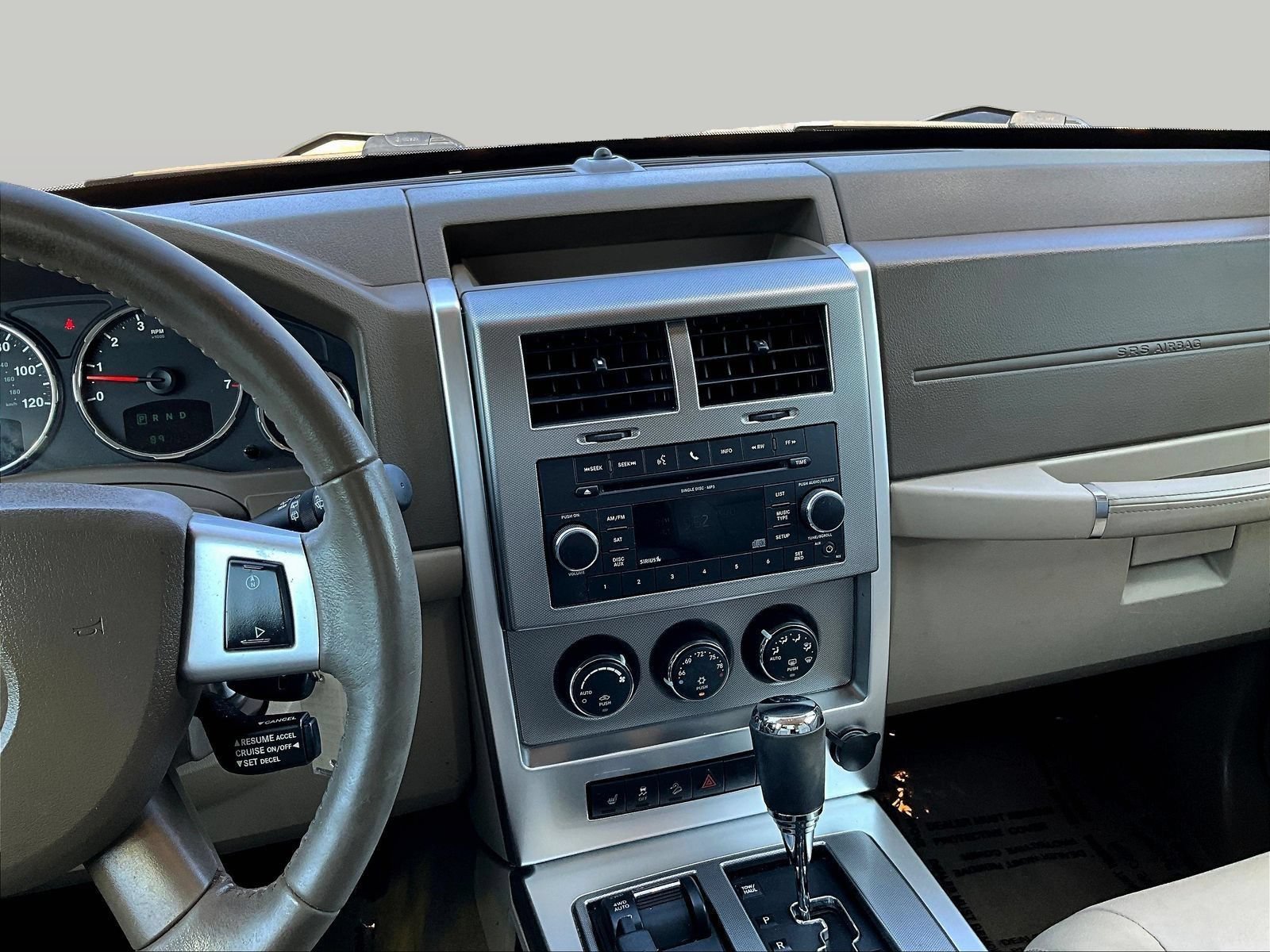 Used 2010 Jeep Liberty Limited w/ Comfort/Convenience Group AWD/4WD image 12