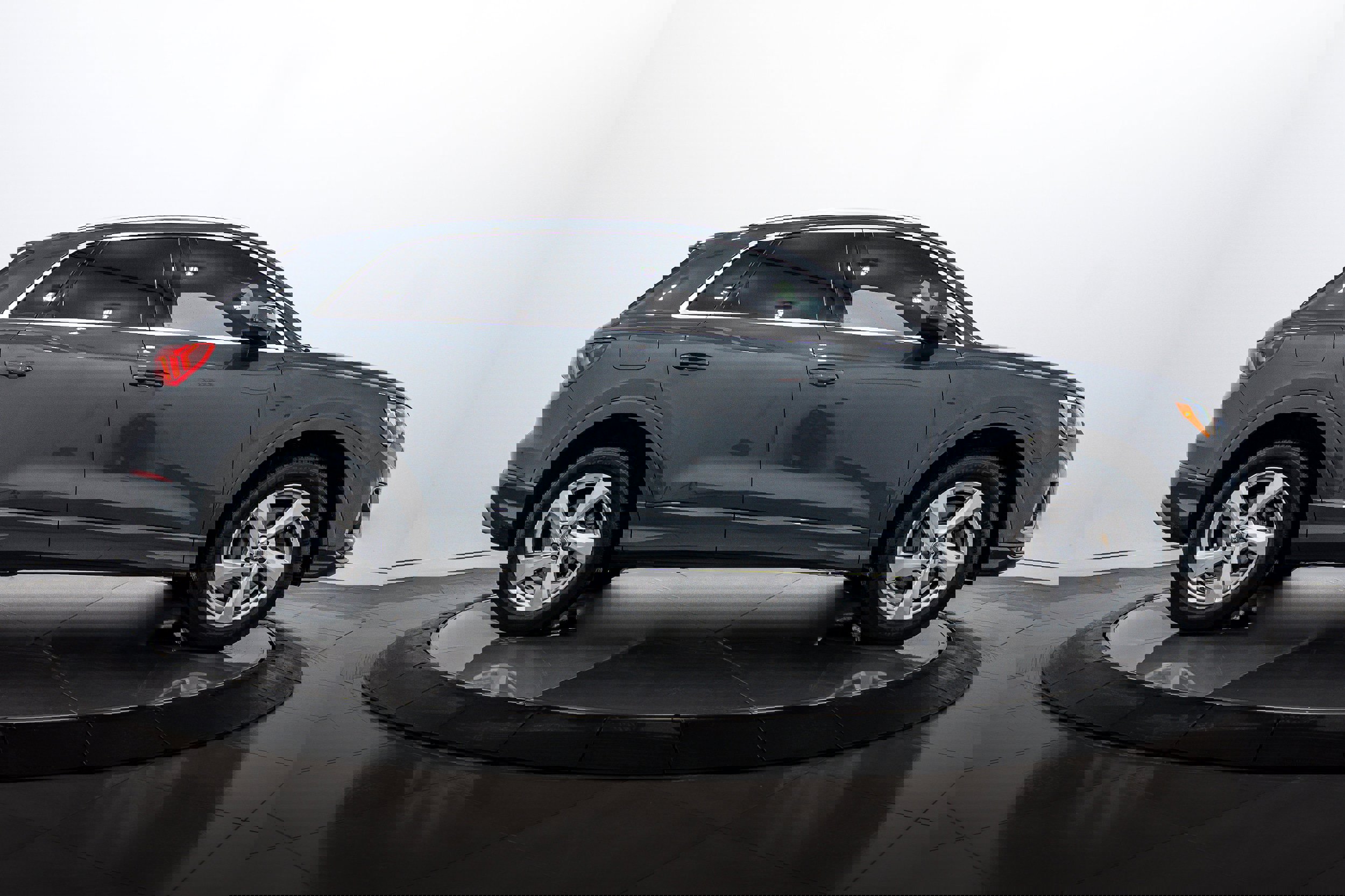 Used 2020 Audi Q3 2.0T Premium w/ Convenience Package image 3