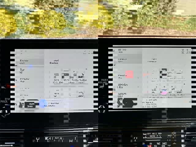 Used 2025 Toyota Sienna XLE image 12