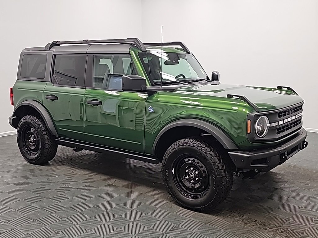 Used 2022 Ford Bronco Black Diamond image 2