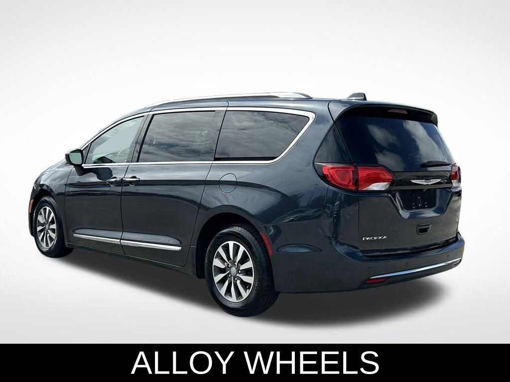 Used 2020 Chrysler Pacifica Touring-L Plus FWD image 3