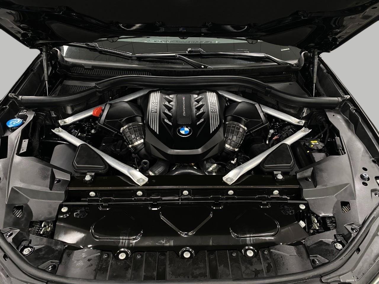 Used 2022 BMW X5 M50i w/ Parking Assistance Package AWD/4WD image 13