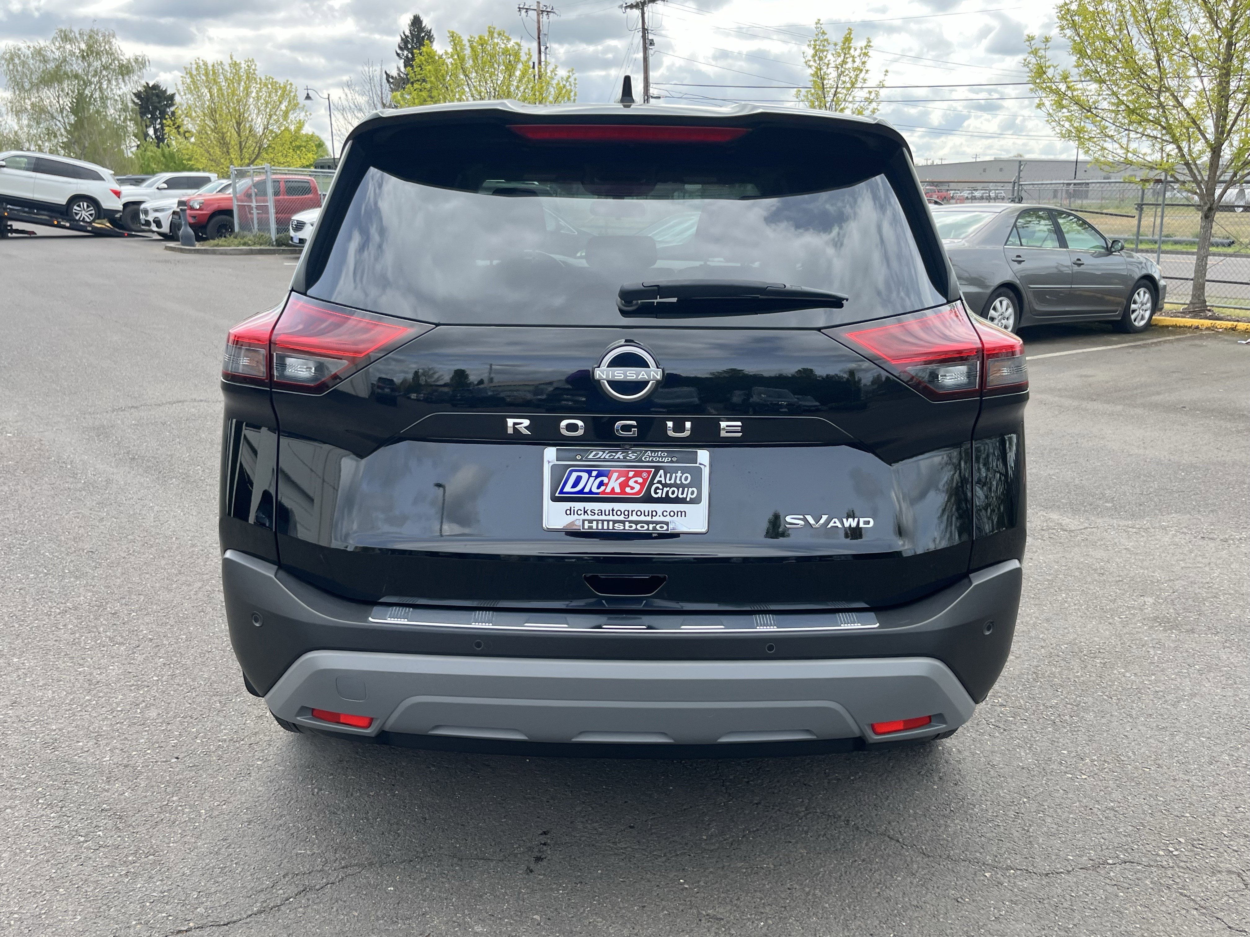 Used 2023 Nissan Rogue SV image 4