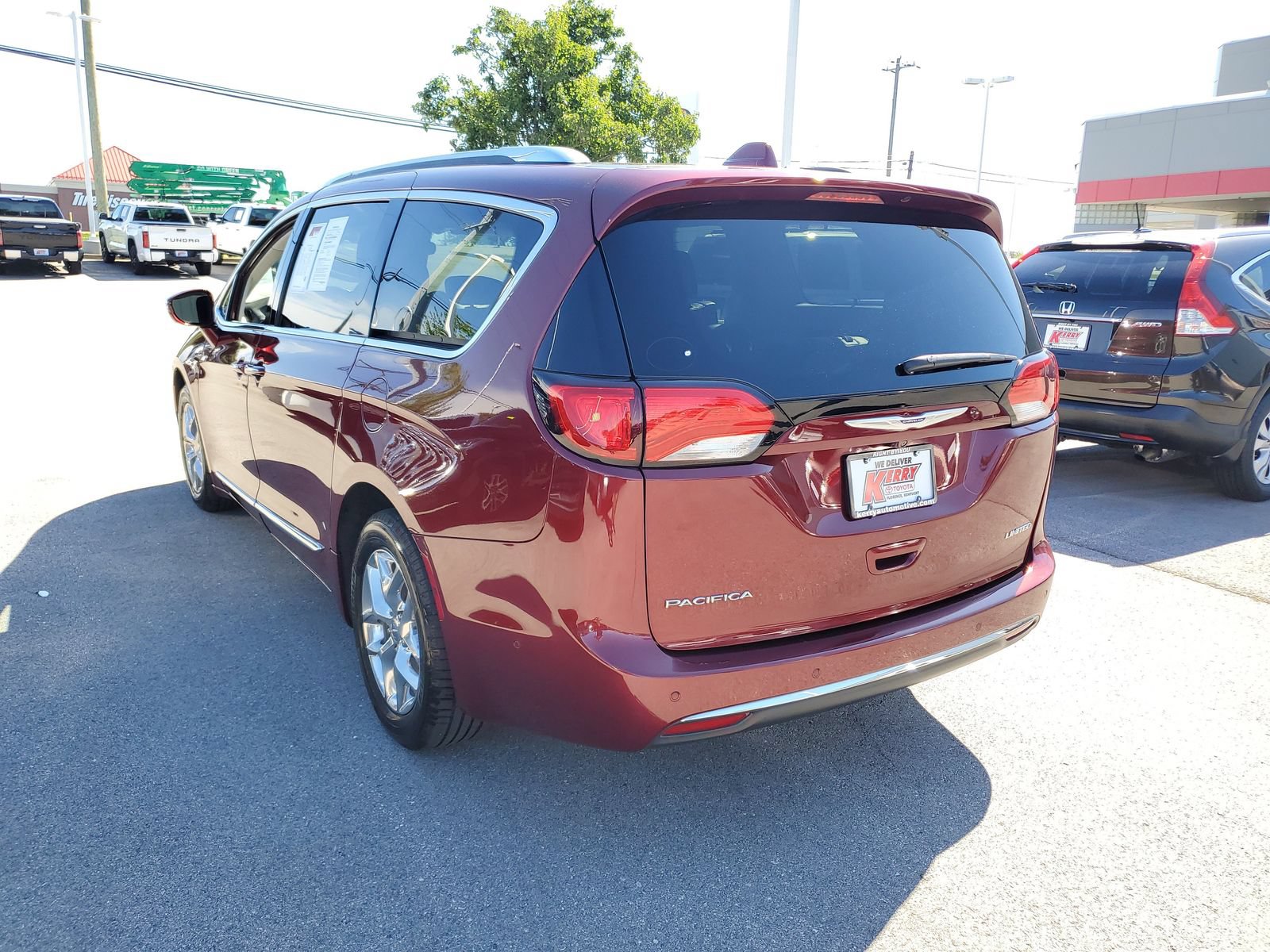 Used 2019 Chrysler Pacifica Limited FWD image 3