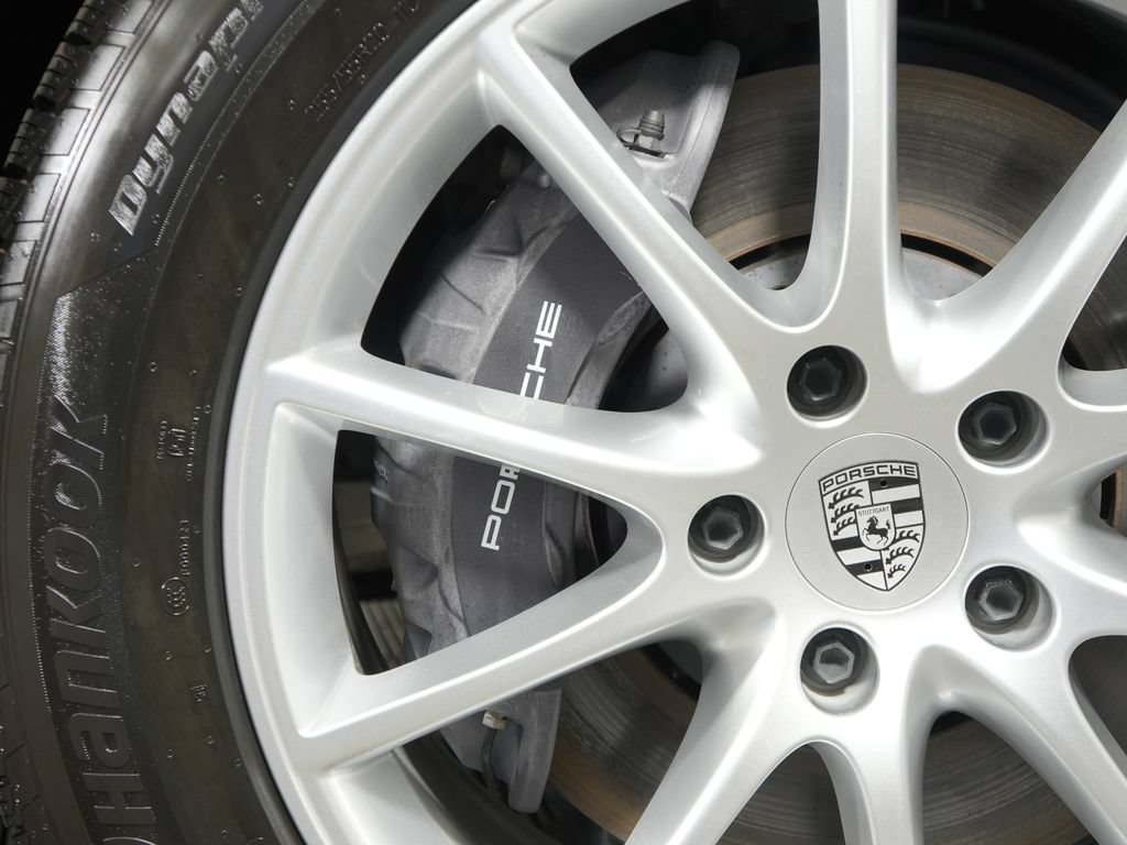 Certified 2024 Porsche Cayenne w/ Premium Package AWD/4WD image 17