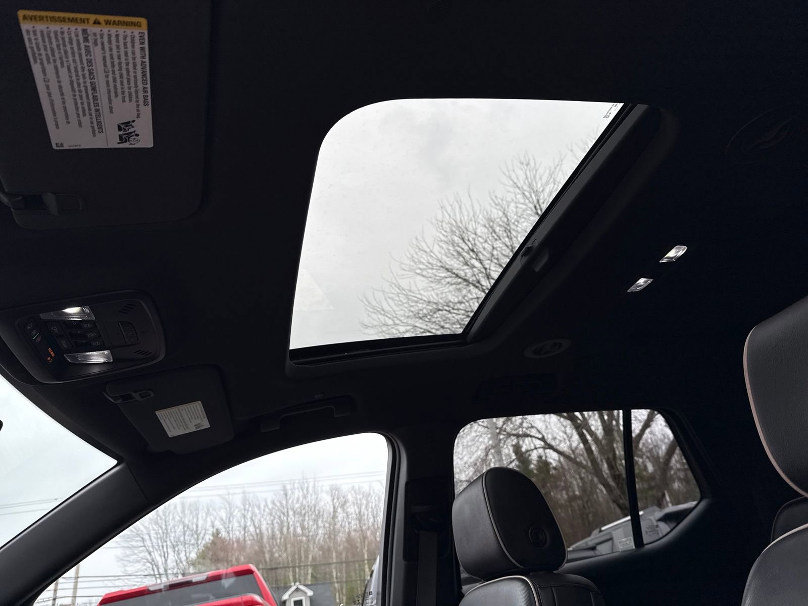 Used 2023 Chevrolet Traverse Premier AWD/4WD image 21