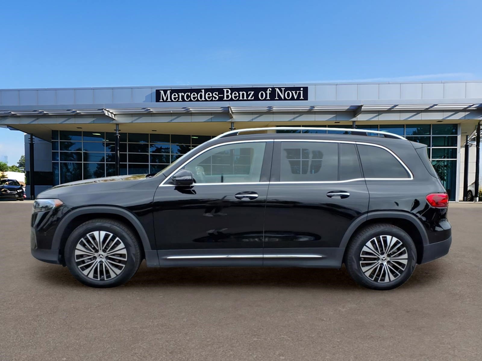 Certified 2025 Mercedes-Benz EQB 300 4MATIC image 2