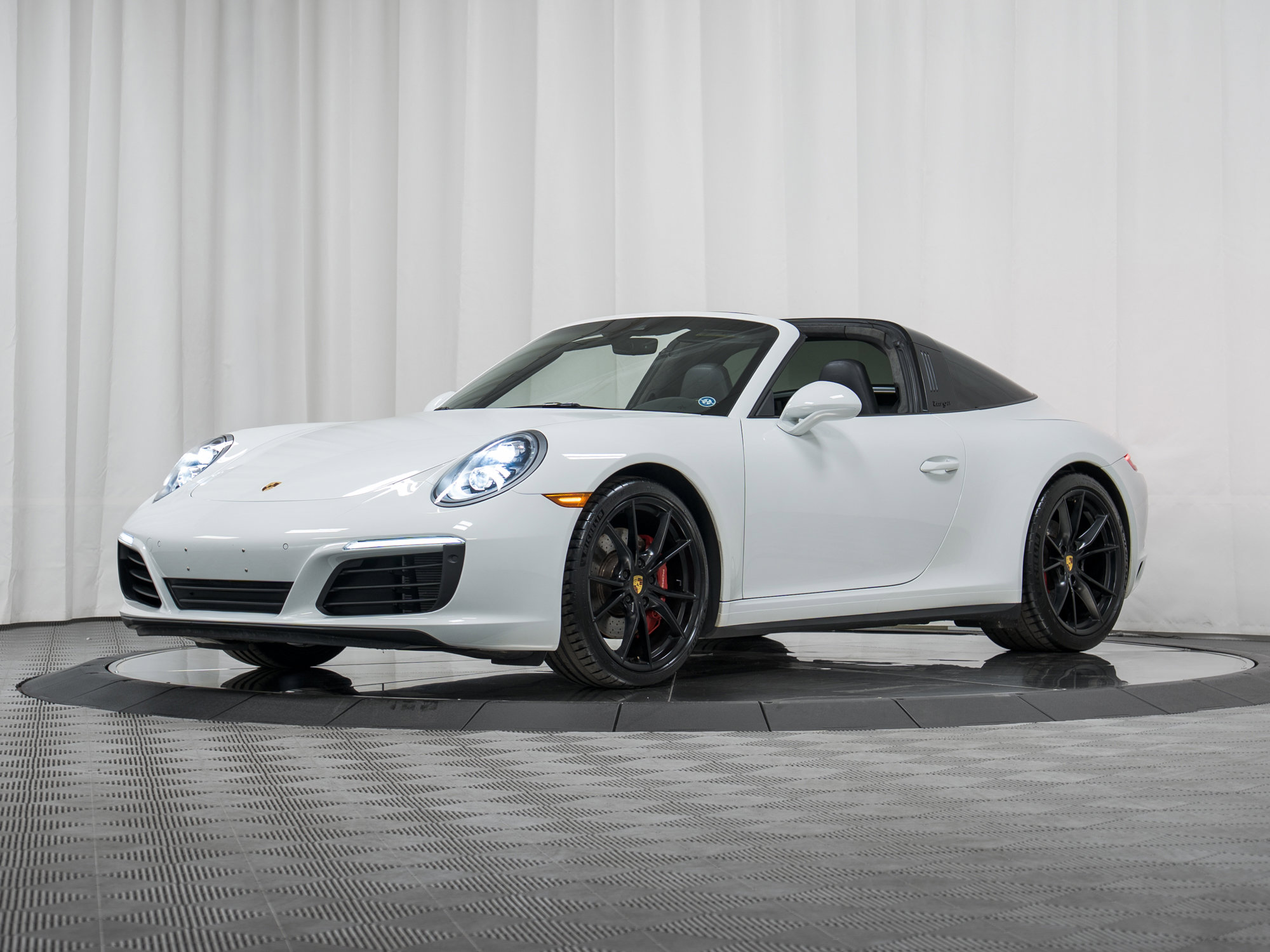 Certified 2019 Porsche 911 Targa 4S image 32