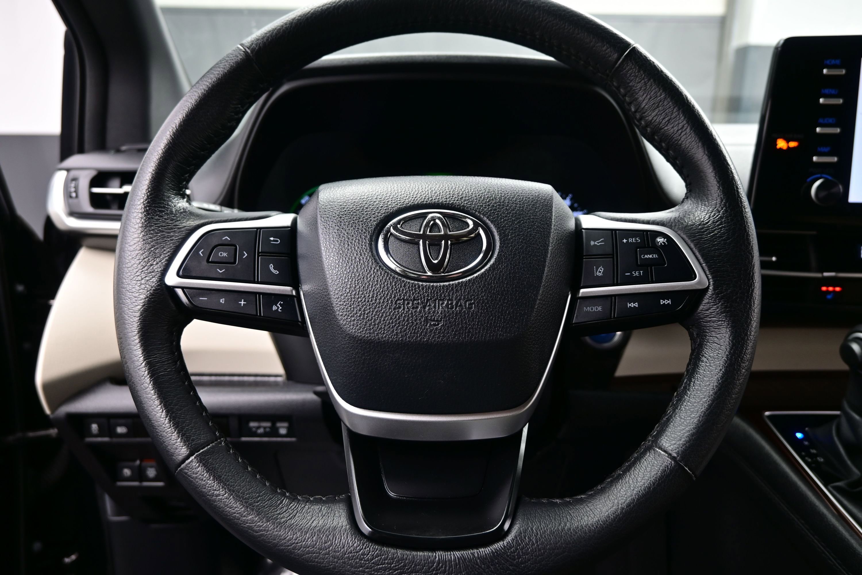 Used 2024 Toyota Sienna XLE AWD/4WD image 25