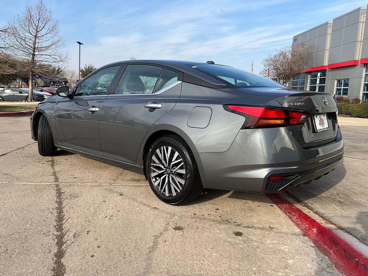 Used 2025 Nissan Altima 2.5 SV image 8