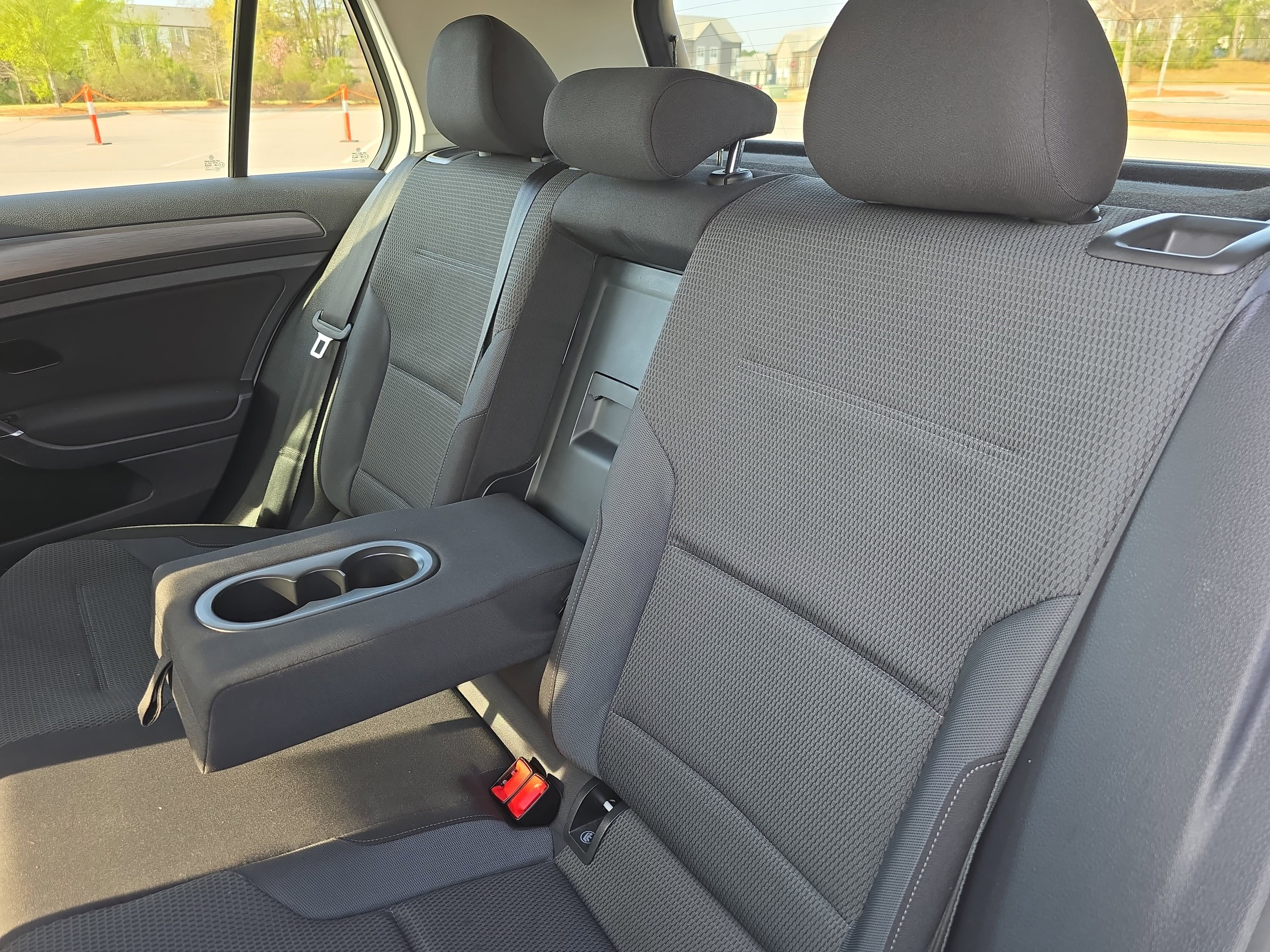 Used 2018 Volkswagen Golf S image 14